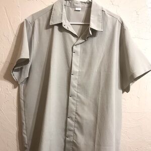 NWOT Men’s Khaki/light Beige Button up s/s shirt size L true to size. Linen